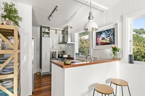 Photo of property in 53 Palliser Road, Roseneath, Wellington, 6011