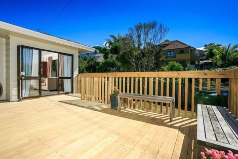 Photo of property in 2/12 Remus Place, Totara Vale, Auckland, 0629