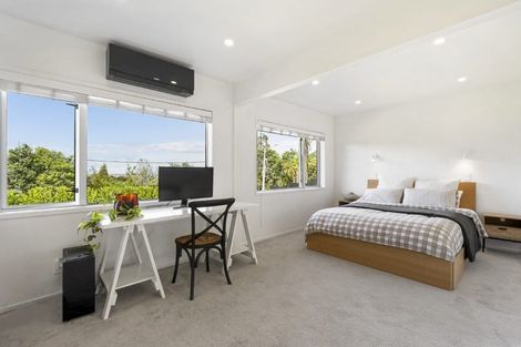 Photo of property in 2/86 Seaview Road, Castor Bay, Auckland, 0620