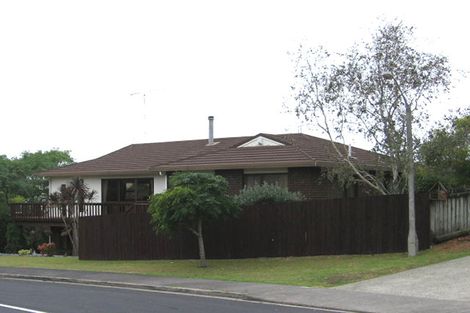Photo of property in 4 Cherub Place, West Harbour, Auckland, 0618