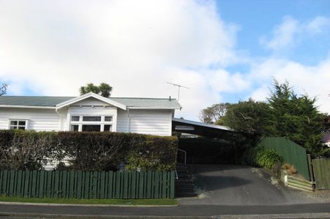 Photo of property in 11 Newcombe Crescent, Karori, Wellington, 6012