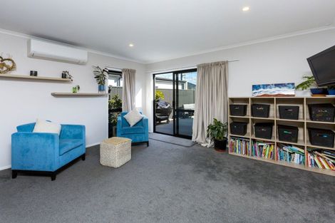 Photo of property in 24 Te Kaeaea Crescent, Wallaceville, Upper Hutt, 5018