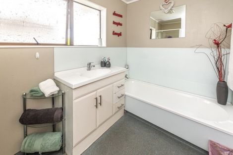 Photo of property in 10 Saunders Place, Gonville, Whanganui, 4501