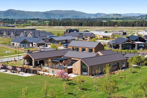 Photo of property in 14 Deans Drive, Wanaka, 9305