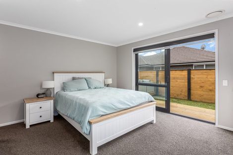 Photo of property in 1 Genoa Place, Whitby, Porirua, 5024