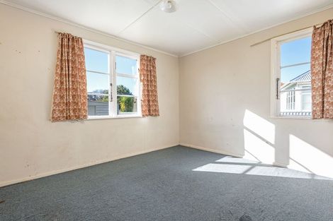 Photo of property in 18 Goldsmith Crescent, Levin, 5510