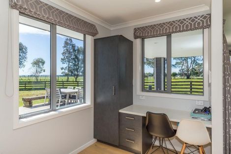 Photo of property in 441 Tararua Road, Levin, 5571