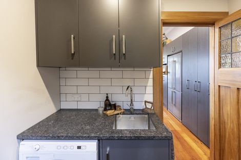 Photo of property in 16 Brewster Street, Bluff Hill, Napier, 4110