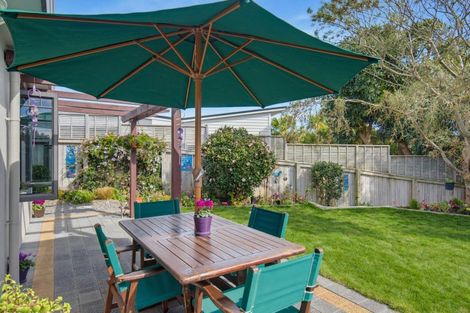 Photo of property in 16 Rifleman Lane, Paraparaumu Beach, Paraparaumu, 5032