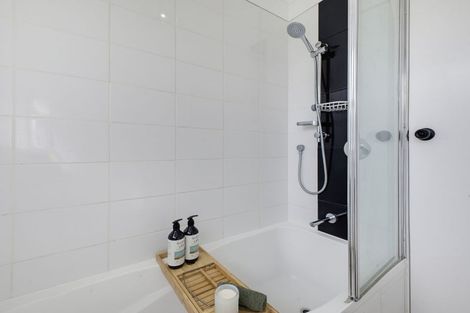 Photo of property in 2 Bromley Place, Westown, New Plymouth, 4310