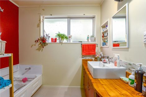 Photo of property in 20 Timaru Road, Waimate, 7924