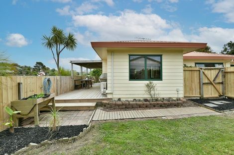 Photo of property in 1/12 Knott Road, Stanmore Bay, Whangaparaoa, 0932