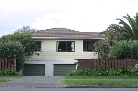 Photo of property in 104 Tutere Street, Waikanae Beach, Waikanae, 5036