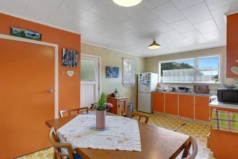 Photo of property in 84 Newlands Road, Newlands, Wellington, 6037