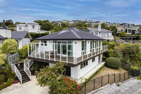 Photo of property in 19 The Brae, Mount Pleasant, Christchurch, 8081