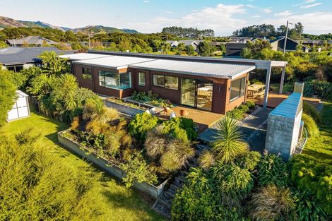 Photo of property in 3 Te Heke Place, Waikanae, 5036