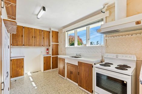 Photo of property in 30 Sylvan Crescent, Te Atatu South, Auckland, 0610