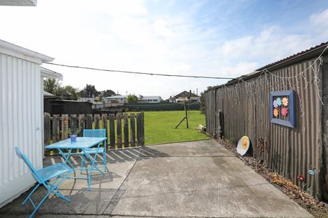 Photo of property in 25 Ngahina Street, Marton, 4710