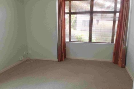 Photo of property in 38 Vinograd Drive, Te Atatu Peninsula, Auckland, 0610