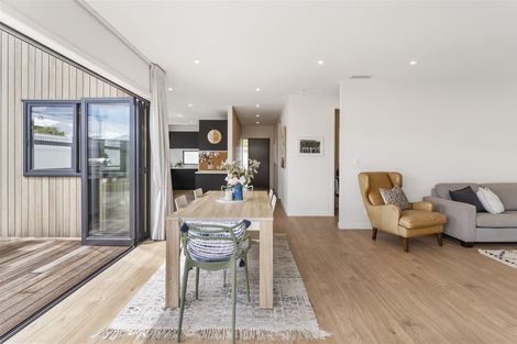 Photo of property in 20 Lynton Road, Bucklands Beach, Auckland, 2012