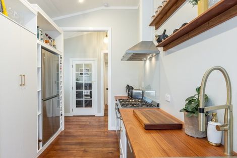 Photo of property in 402 Avenue Road West, Hastings, 4122