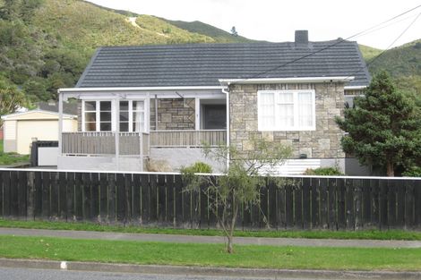 Photo of property in 8 Cleland Crescent, Naenae, Lower Hutt, 5011