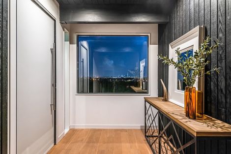 Photo of property in 17a Parr Terrace, Castor Bay, Auckland, 0620