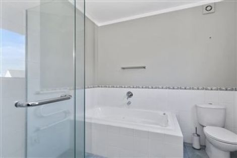 Photo of property in 16 Mayall Avenue, Beach Haven, Auckland, 0626