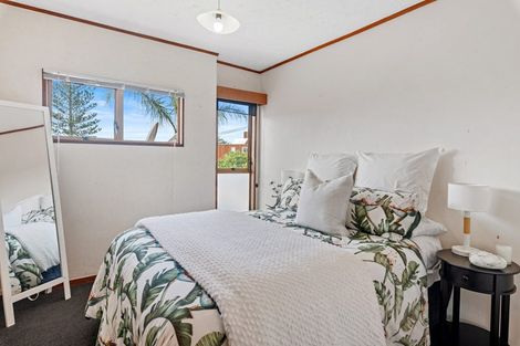 Photo of property in 1/918 Beach Road, Waiake, Auckland, 0630