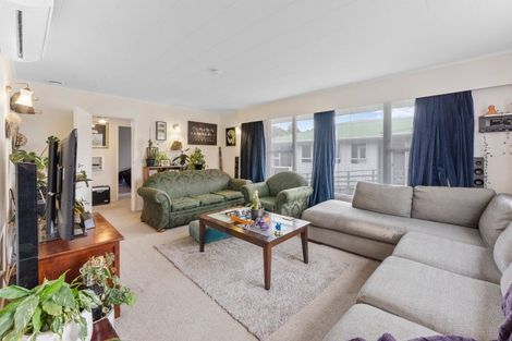 Photo of property in 18 Tanekaha Street, Stokes Valley, Lower Hutt, 5019