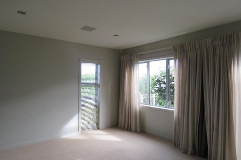 Photo of property in 1 Gleneagles Way, Waiwhakaiho, New Plymouth, 4312