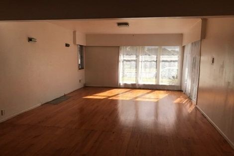 Photo of property in 12 Durham Street, Te Atatu Peninsula, Auckland, 0610