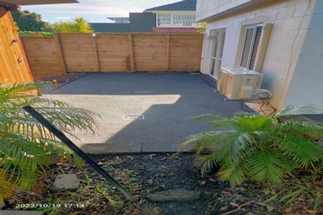 Photo of property in 22 Raymond Terrace, Northcote, Auckland, 0627