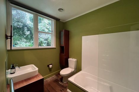 Photo of property in 10 Connaught Terrace, Brooklyn, Wellington, 6021