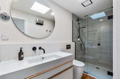 Photo of property in 2 Ewen Alison Avenue, Devonport, Auckland, 0624