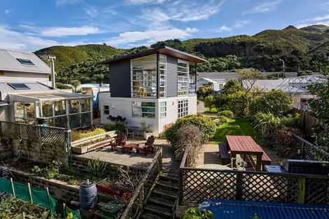 Photo of property in 40 Happy Valley Road, Owhiro Bay, Wellington, 6023