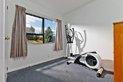Photo of property in 1/1 Cheval Drive, Totara Vale, Auckland, 0629