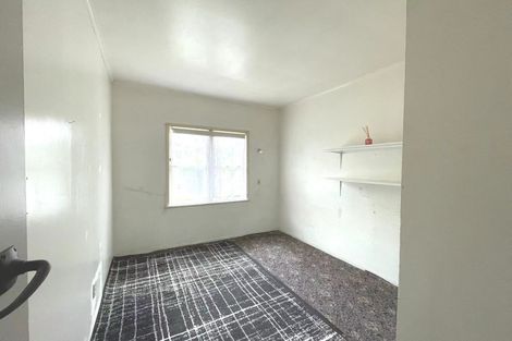 Photo of property in 64 Sylvan Crescent, Te Atatu South, Auckland, 0610