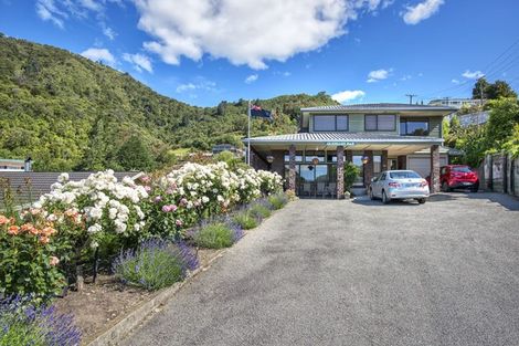 Photo of property in 5 Seaview Crescent, Picton, 7220