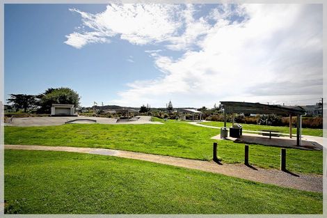 Photo of property in 3 Nash Parade, Foxton Beach, Foxton, 4815