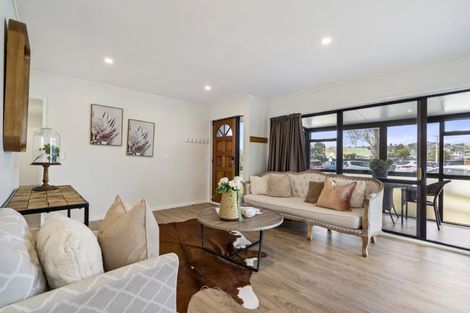 Photo of property in 1/13 Woodlands Crescent, Browns Bay, Auckland, 0630