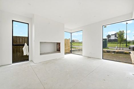 Photo of property in 43 Evergreen Parade, Rosehill, Papakura, 2113