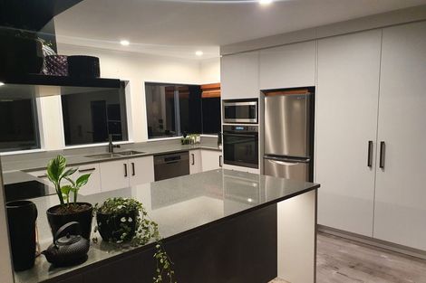 Photo of property in 4 Heaphy Place, Pukehangi, Rotorua, 3015