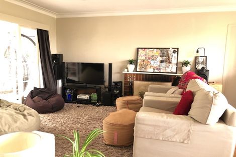 Photo of property in 25 Lake Road, Northcote, Auckland, 0627