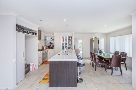 Photo of property in 17 Laurel Oak Drive, Schnapper Rock, Auckland, 0632