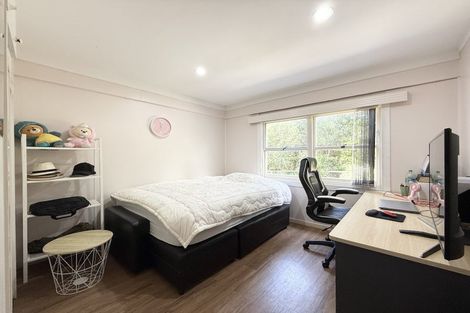 Photo of property in 1/240a East Coast Road, Forrest Hill, Auckland, 0620