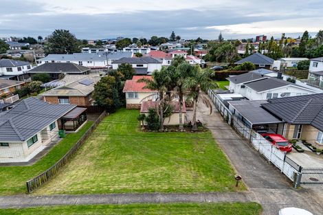 Photo of property in 4 Grande Vue Road, Papatoetoe, Auckland, 2025