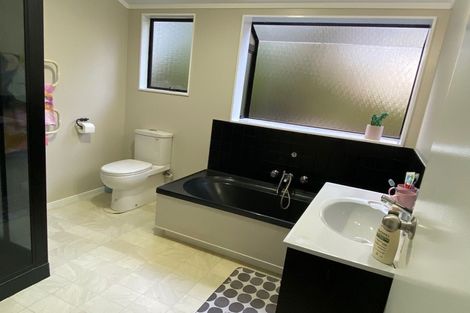 Photo of property in 18 Konini Road, Titirangi, Auckland, 0604