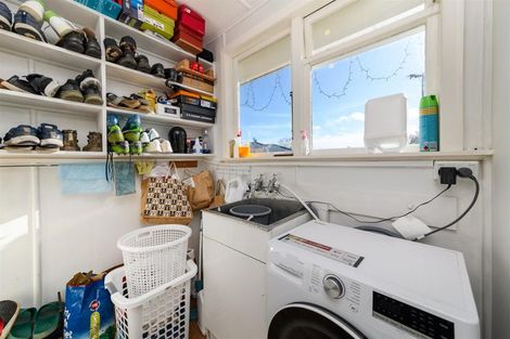 Photo of property in 33 Holland Crescent, Bulls, 4818