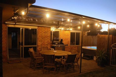 Photo of property in 17 Cranmer Close, Rototuna North, Hamilton, 3210